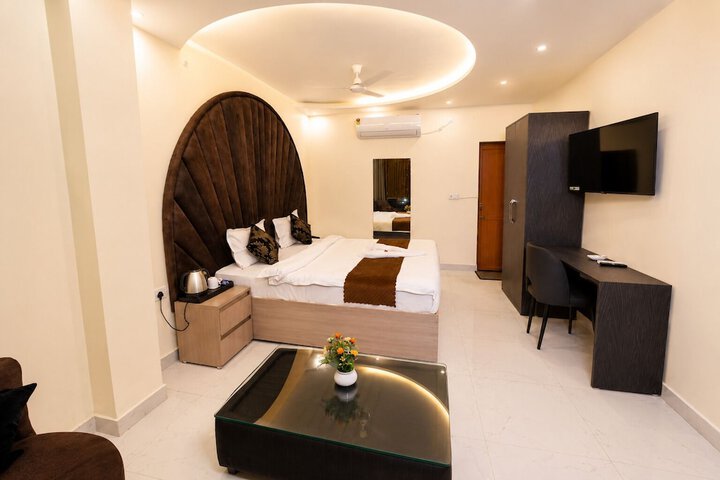 Room 35 of 53