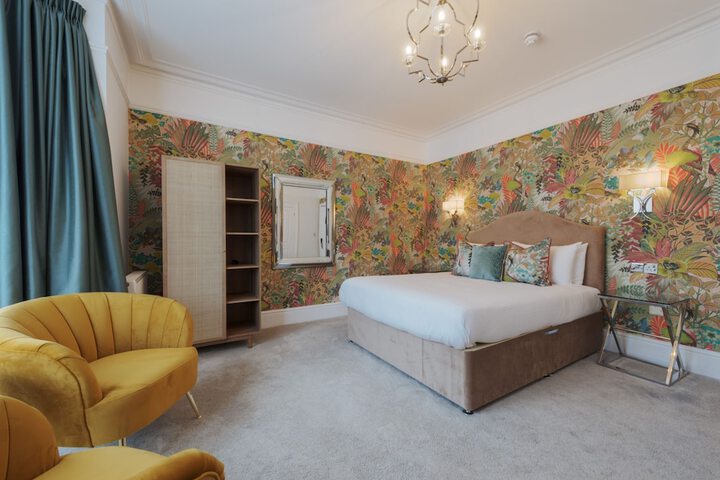 Room 19 of 104