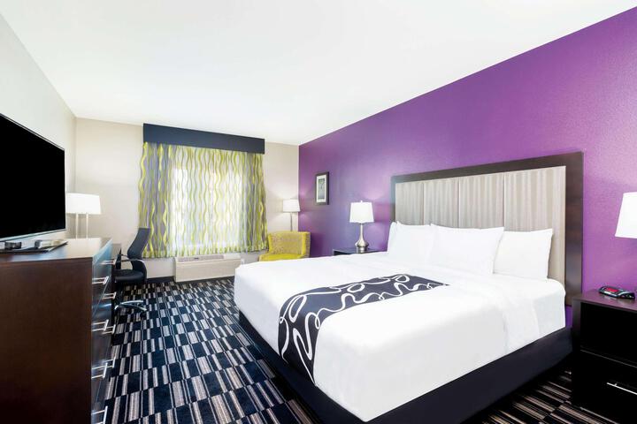 1 King Bed (9 of 11)