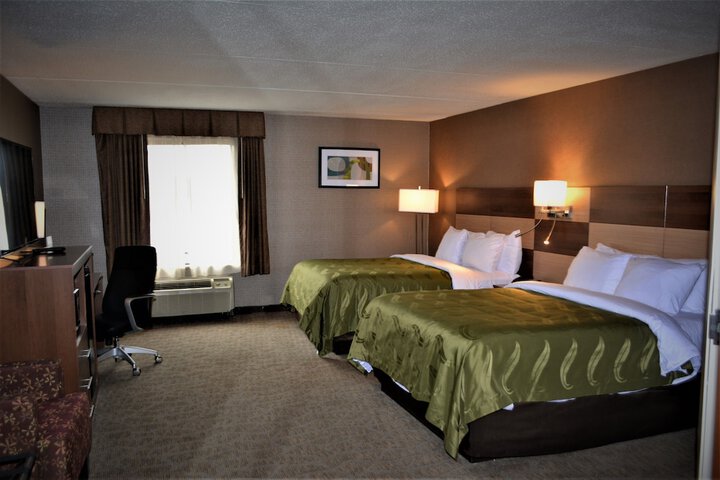 2 Queen Beds (9 of 11)