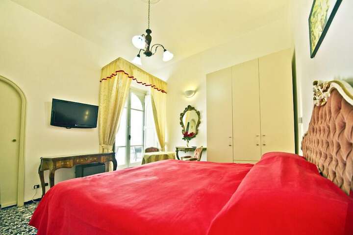 Room 12 of 21