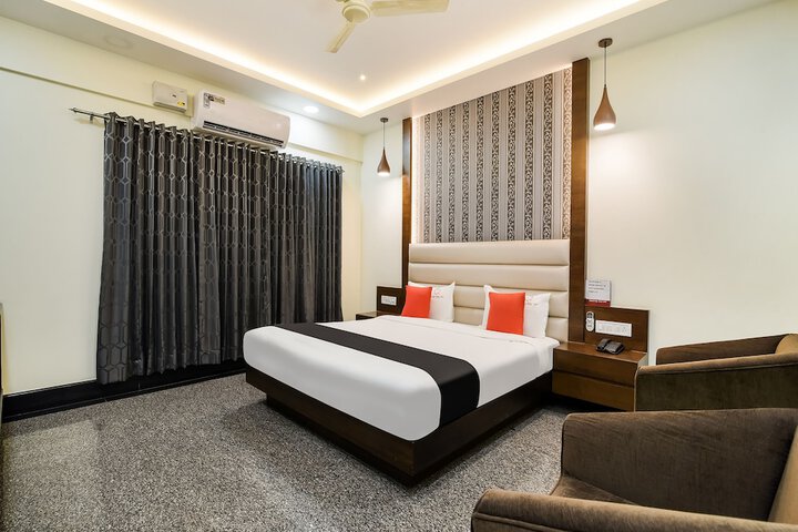 Room 13 of 18