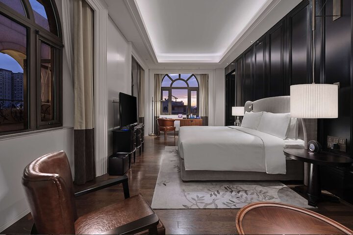 Room 8 of 65