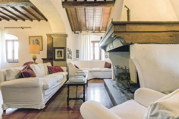 Room 2 of 16