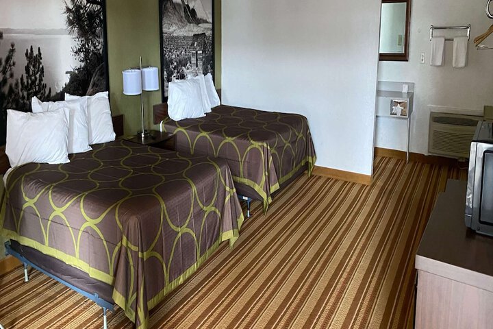 Room 19 of 38