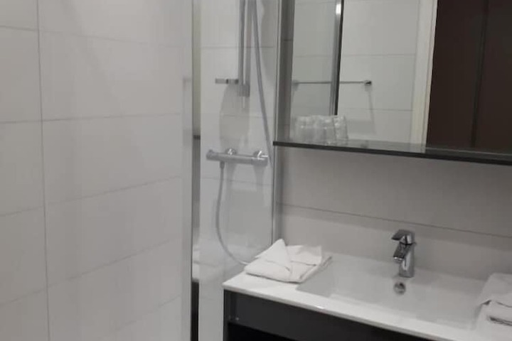 Room 5 of 7