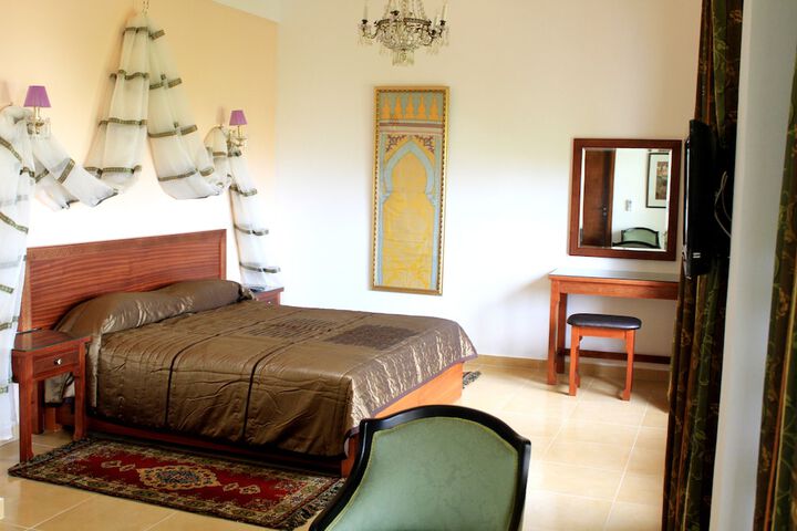 Room 14 of 65