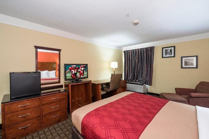 Basic Single Room (2 of 4)