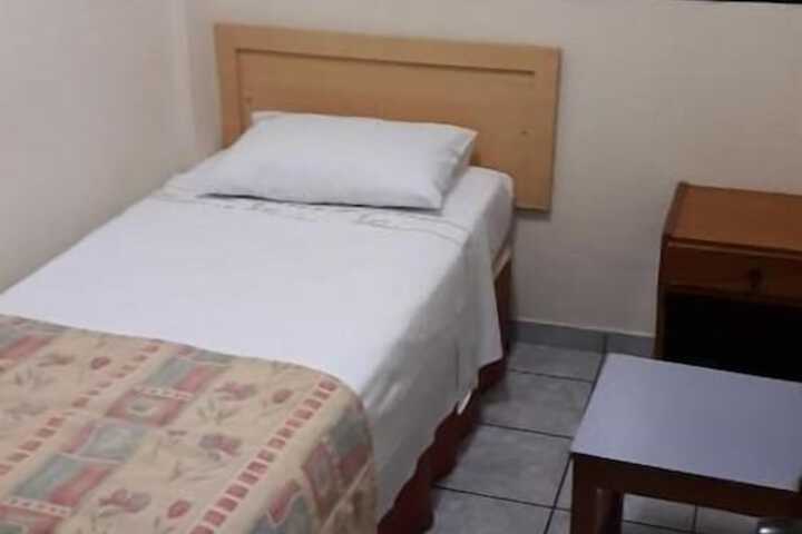 Room 17 of 38