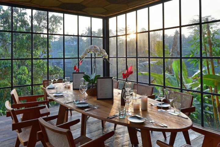 Dining 120 of 141