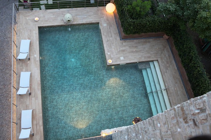 Hotel with Pool