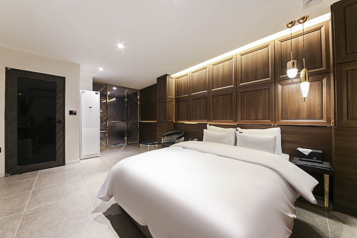 Room 16 of 29