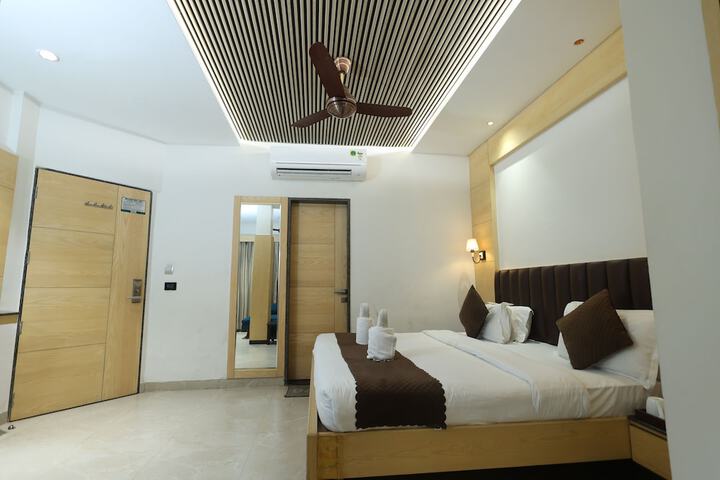 Room 28 of 136