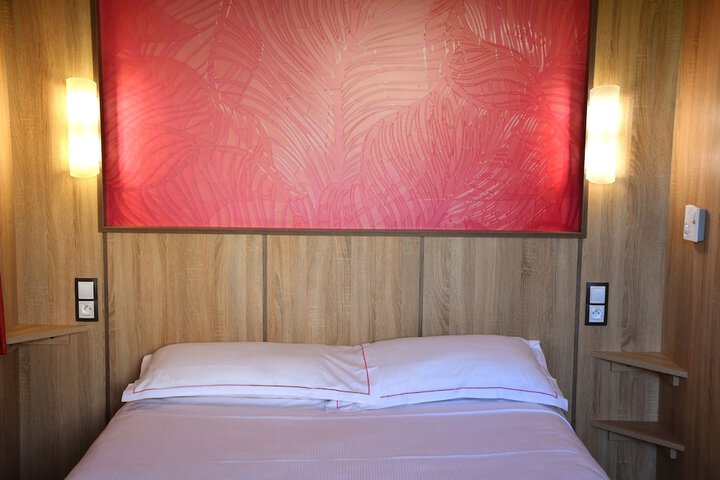 Room 10 of 38