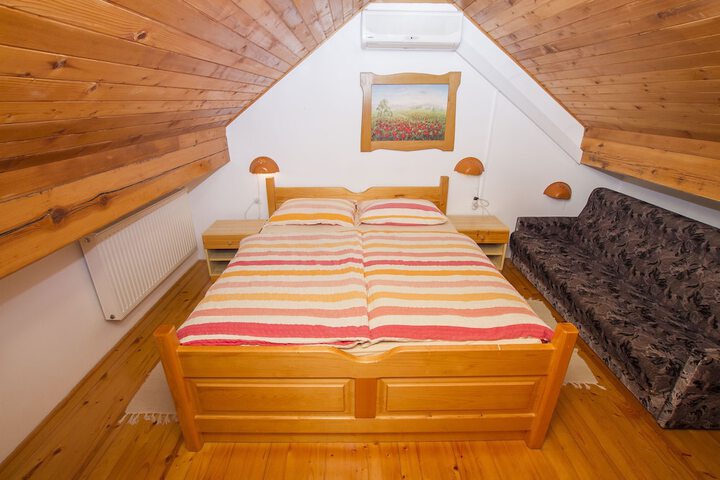 Room 8 of 49