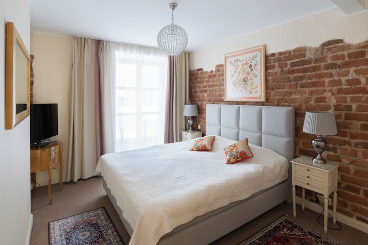Room 4 of 42