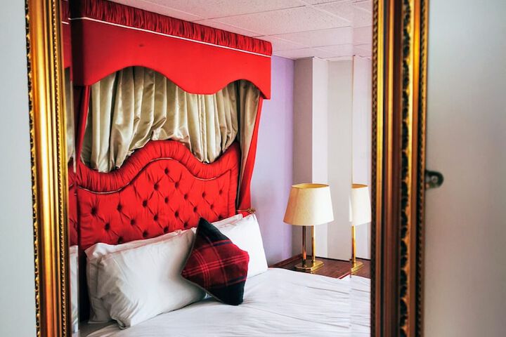 Room 6 of 34