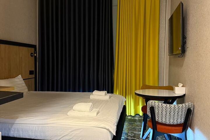 Room 27 of 38