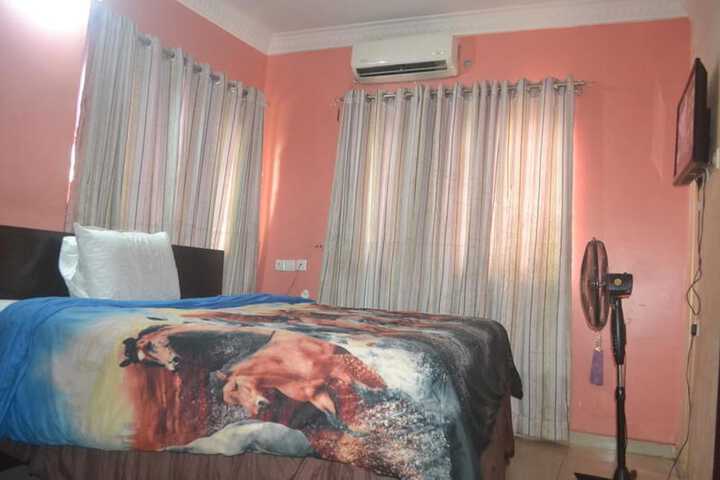 Room 3 of 11