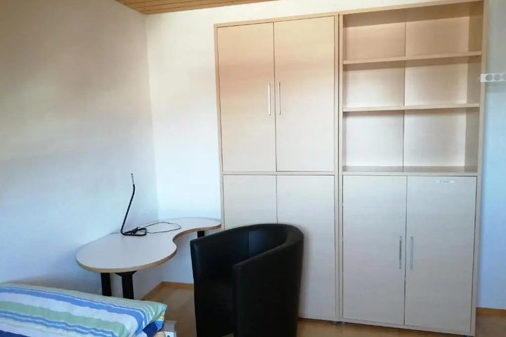 Room 4 of 10