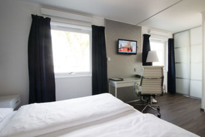 Room 12 of 38