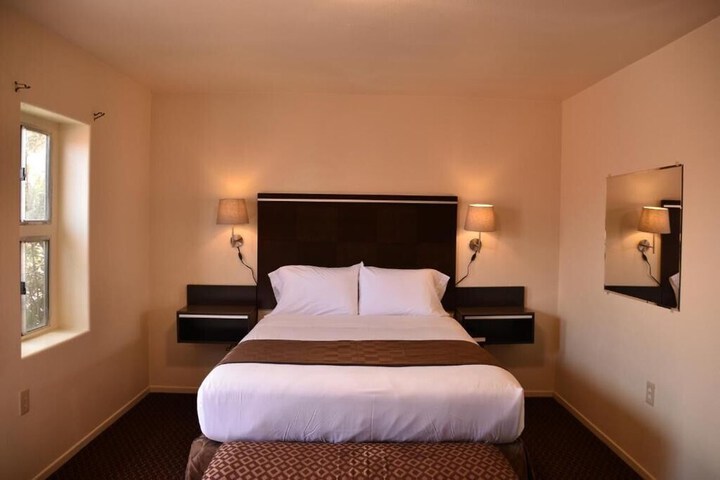 Room 6 of 30