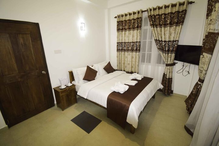 Room 9 of 25