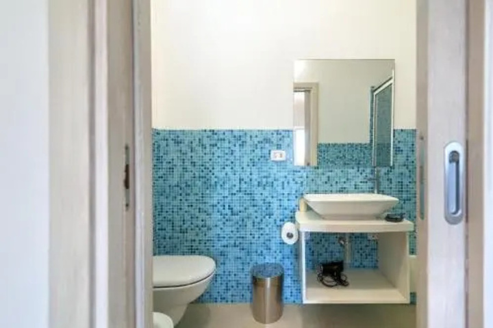 Room 8 of 22