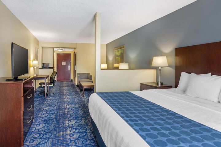 1 King Bed - Wireless High Speed Internet Accessible Microwave and Refrigerator Pillowtop (2 of 26)