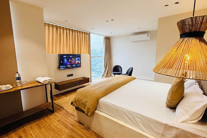 Room 25 of 104