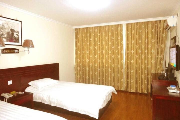 Room 3 of 9