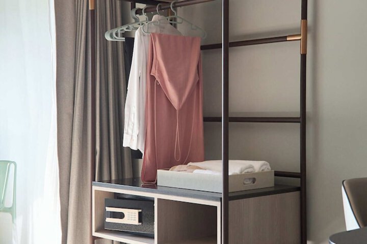 Room 56 of 212