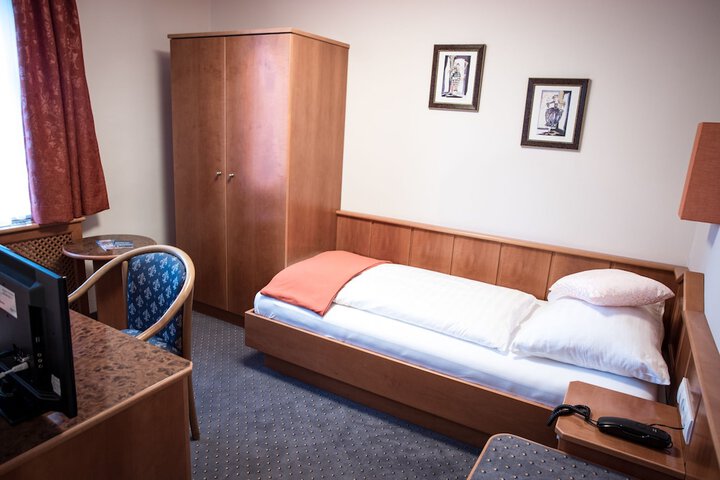 Room 16 of 52