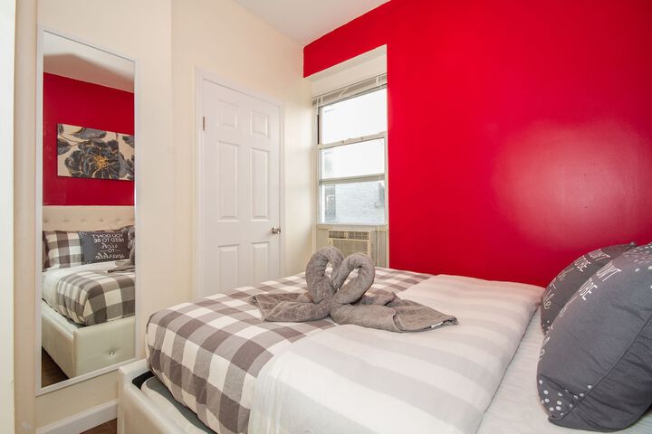 Room 9 of 103