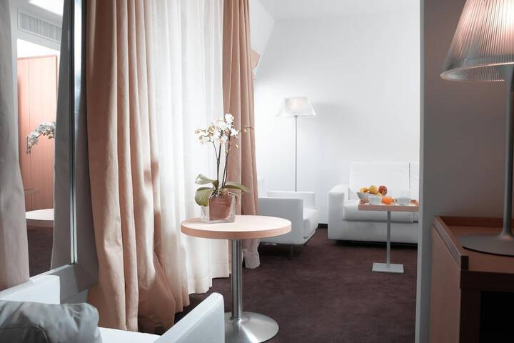 Room 13 of 46