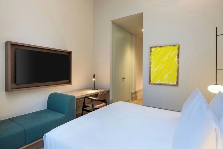 Room 6 of 87