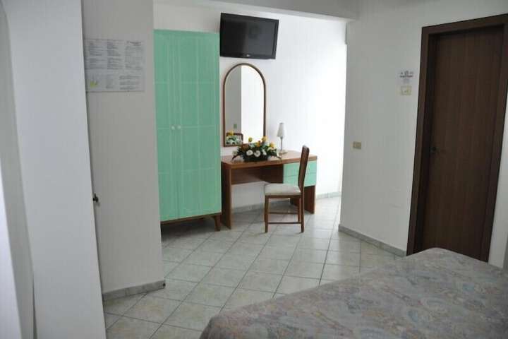 Room 13 of 44