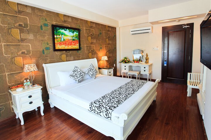 Room 17 of 38