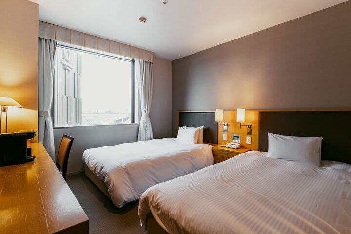 Room 10 of 30