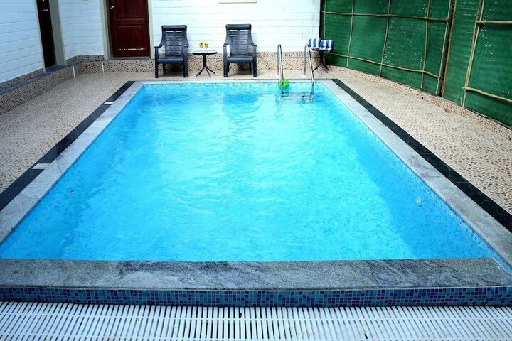 Hotel with Pool