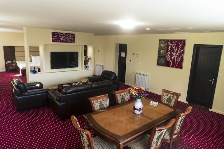 Room 6 of 24