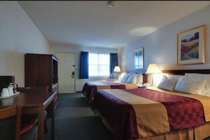 2 Queen Beds (4 of 7)