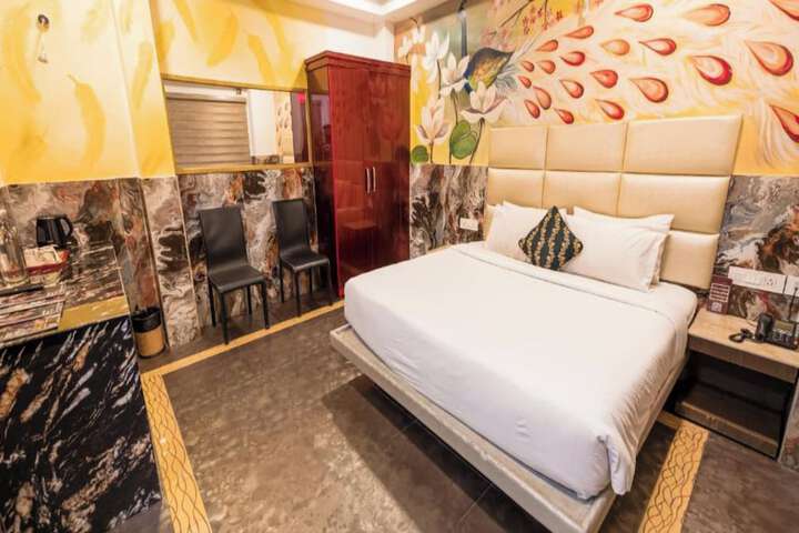 Room 10 of 94