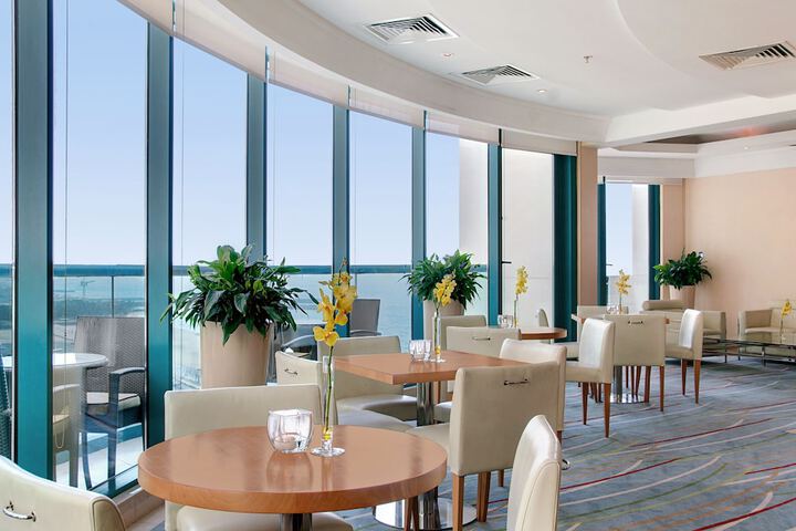 Lounge 205 of 222