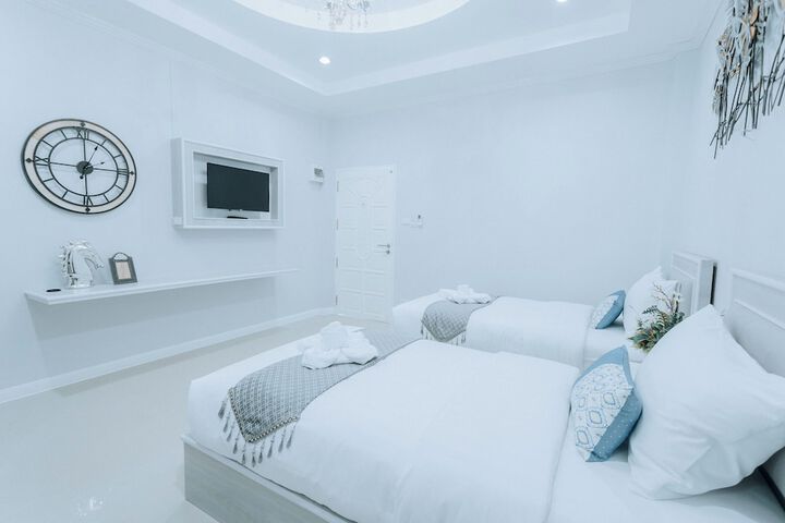 Room 17 of 97