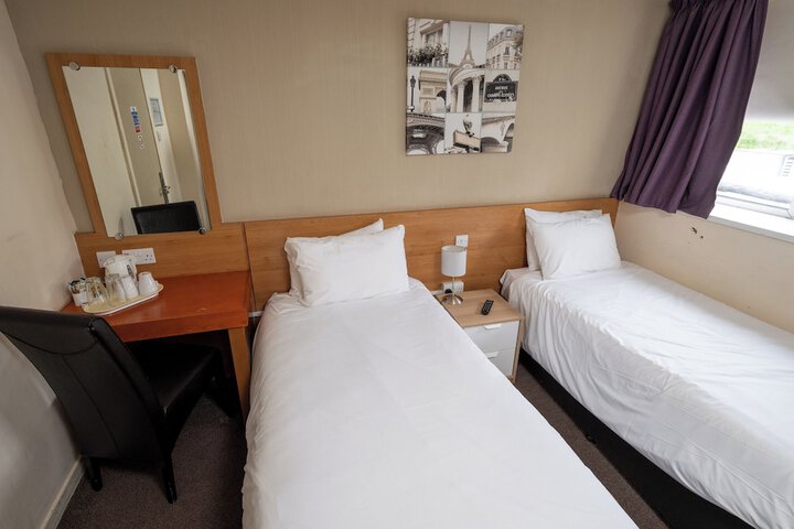 Room 8 of 32