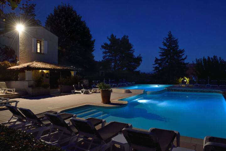 Pool 33 of 52