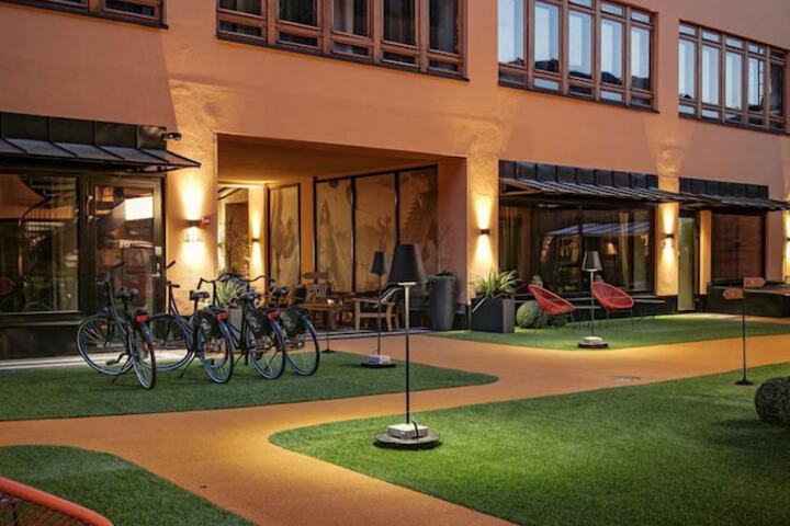 Hotel Exterior 99 of 100