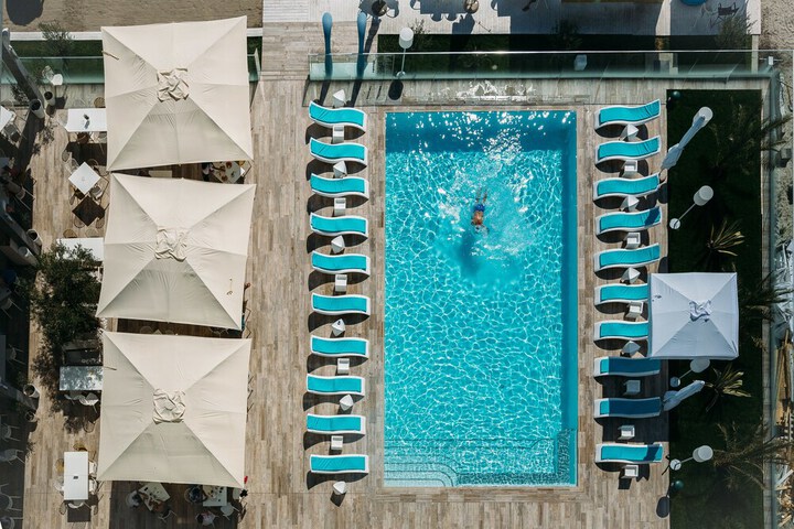 Pool 30 of 64