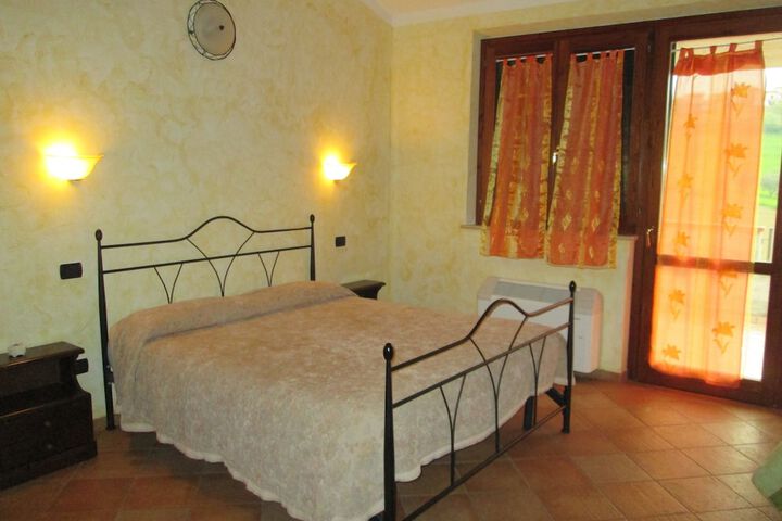 Room 2 of 65